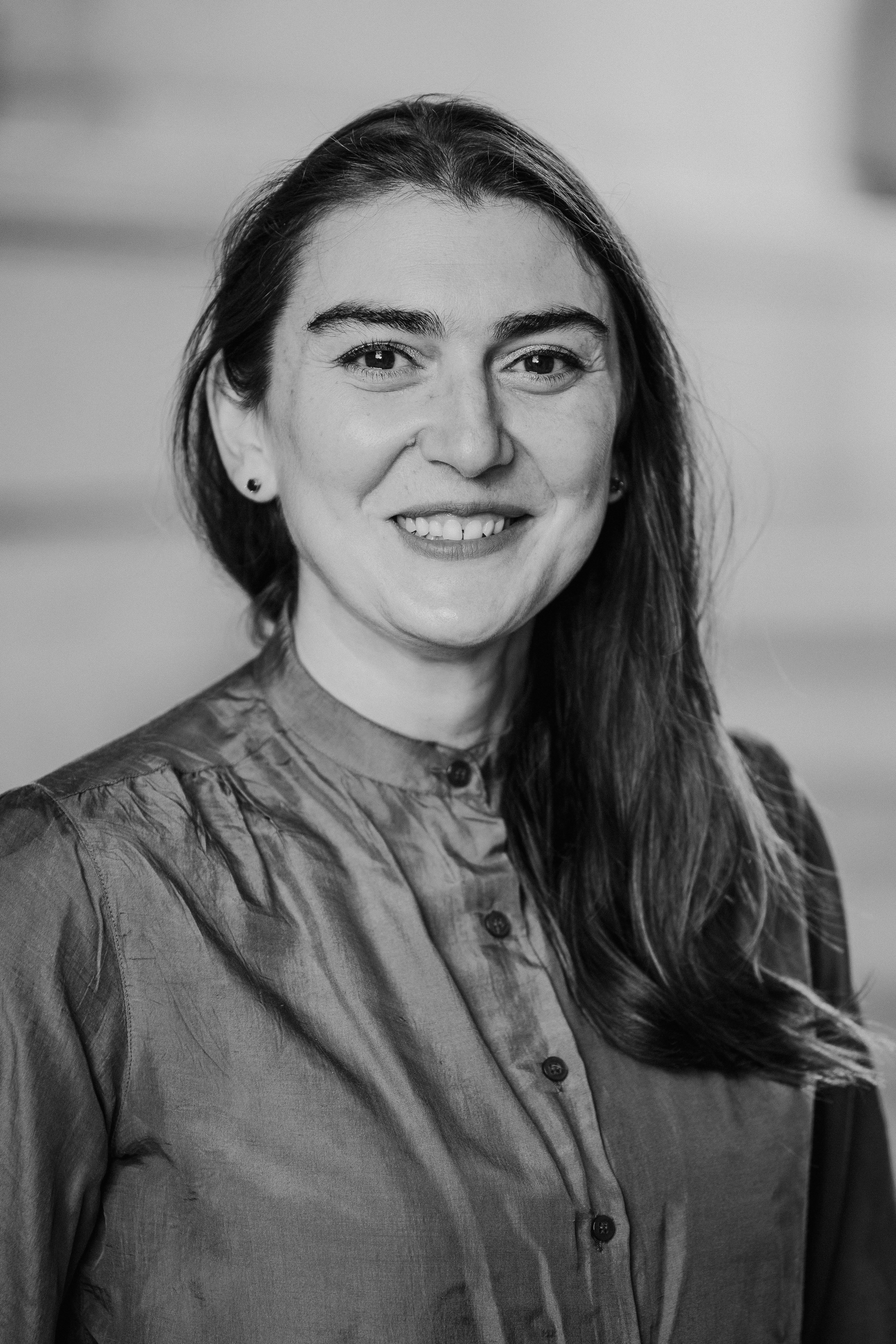 Dr Ariell Ahearn